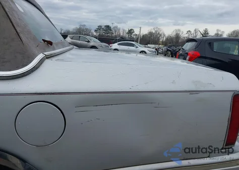 1996 Lincoln Town Car Executive z USA, uszkodzony, nr VIN 1LNLM81W7TY669628